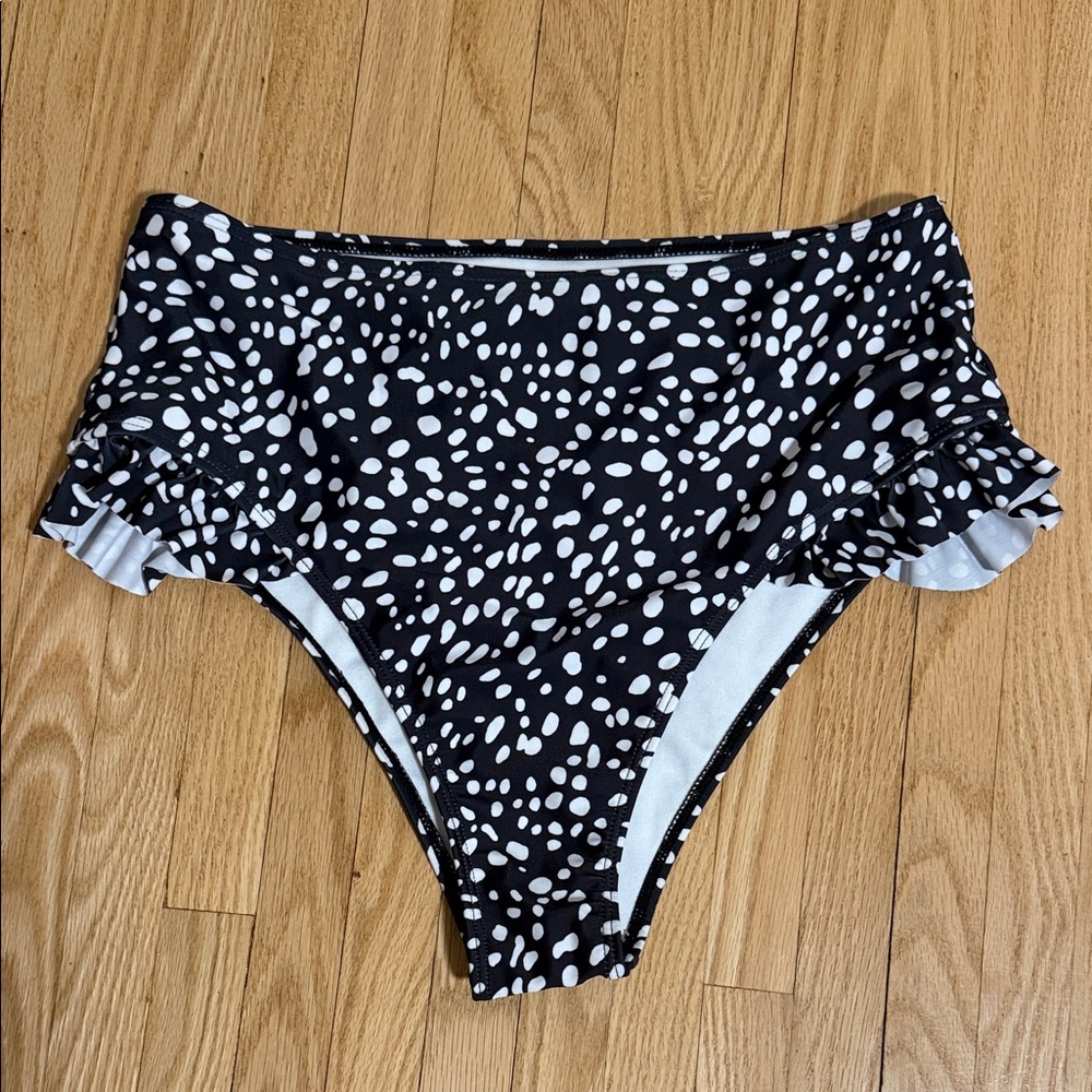 ROMWE Black and White Ruffle Bikini Bottoms